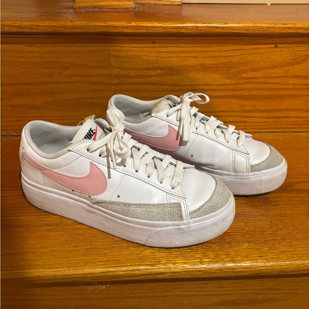 Nike Blazers - White & Pink